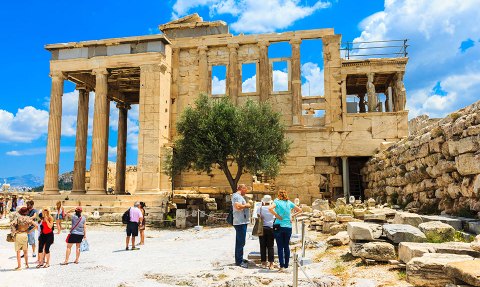 Greqia heq karantinen dhe hap kufijte per turistet: Ja rregullat e reja
